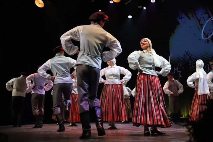 Sadancis "Man tikai ziedēšana prātā"