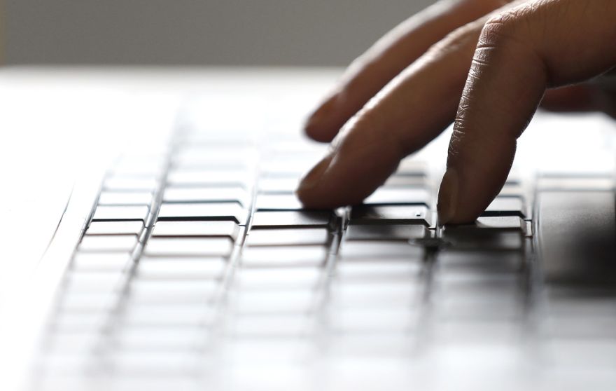 Vai sabiedrībai kaitējoša uzvedība internetā ir mūsdienu norma? 