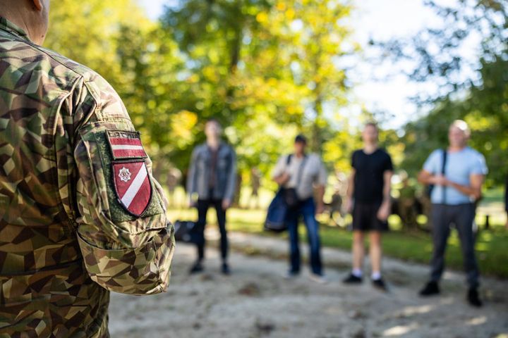 Ogres novada pašvaldība piešķirs NĪN atvieglojumu zemessargiem un brīvprātīgajiem karotājiem Ukrainā