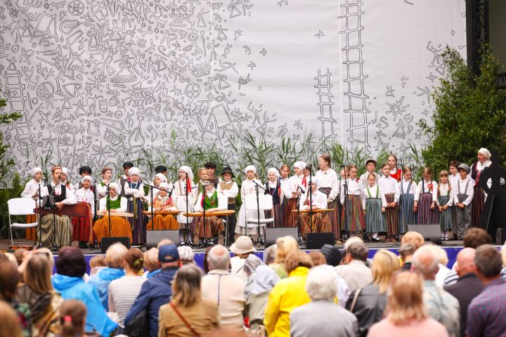 Sestā svētku diena priecēs ar dažādiem koncertiem, tērpu parādi un folkloras kopu programmu