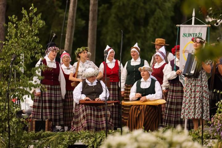 Folkloras kopas "Saule" sadziedāšanās pēcpusdiena "Ūdens"