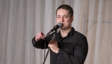 Attēls rakstam: Maksima Trivaškeviča stāvizrāde "Stāstīšu jokus"