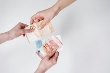 Attēls rakstam: Pētījums: Meitenēm 9.klasē finanšu pratība ir zemāka nekā zēniem