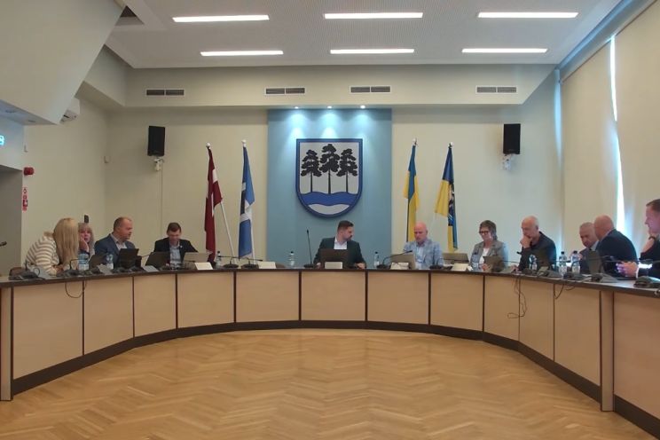 Attēls rakstam: Ogres novada dome nolemj Ētikas komisijā iekļaut visus deputātus – izceļas asas debates