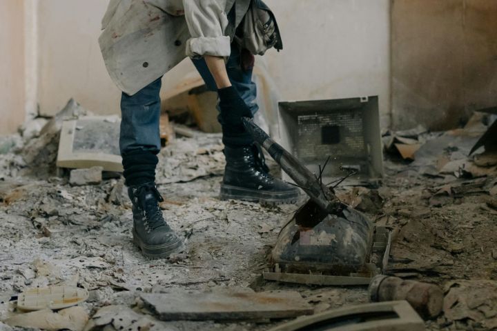 Tīnūžu pagastā vīrietis reibumā demolē māju