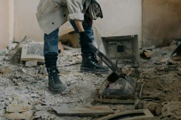 Attēls rakstam: Tīnūžu pagastā vīrietis reibumā demolē māju