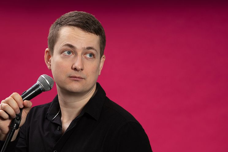 Attēls rakstam: Maksima Trivaškeviča stand-up komēdija "Smaids"