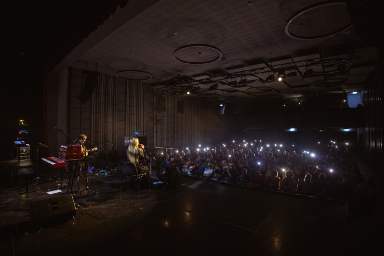 FOTO: 12 dziesmas, 12 stāsti – Aija Andrejeva-Aišpure un Jānis Aišpurs atklāj pavasara koncerttūri