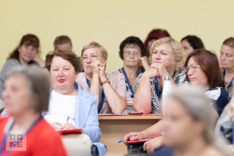 FOTO: Aizvadīta pirmā Ogres novada Vasaras skola atbalsta komandām