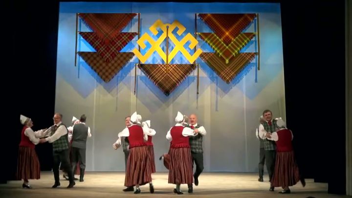 Sadancis "Dejo, dejo, pagriezies!"