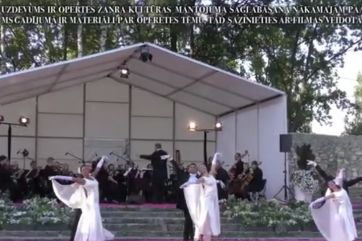 Attēls rakstam: Dāvana skatītājiem, klausītājiem un visiem, kuri ļaujas mūzikai kā satikšanās brīnumam.