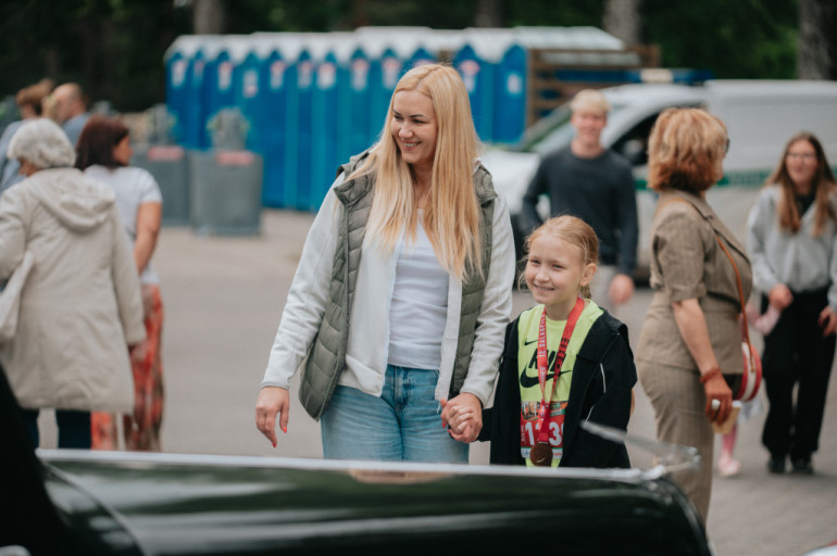 FOTO: Lietū, bet kopīgi un svinīgi aizvadīti Ikšķiles pilsētas svētki