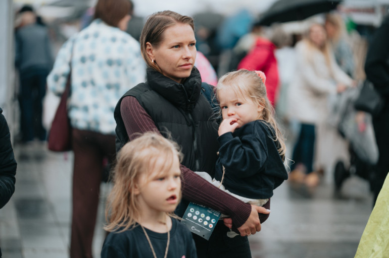 FOTO: Lietū, bet kopīgi un svinīgi aizvadīti Ikšķiles pilsētas svētki