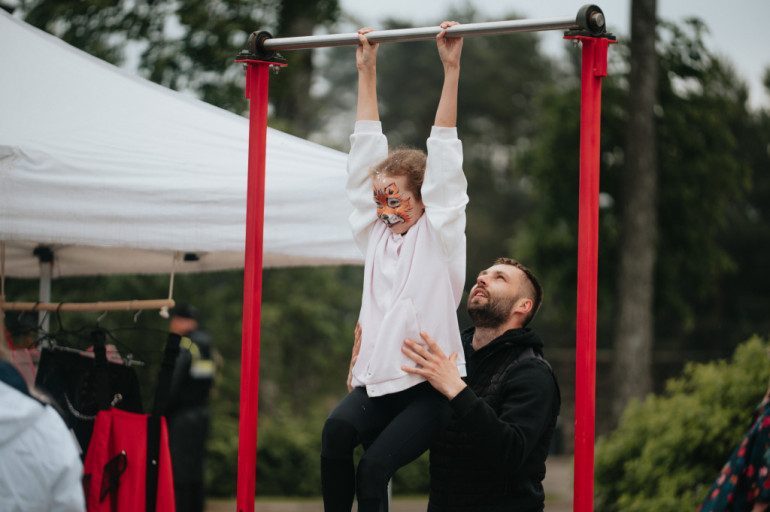 FOTO: Lietū, bet kopīgi un svinīgi aizvadīti Ikšķiles pilsētas svētki