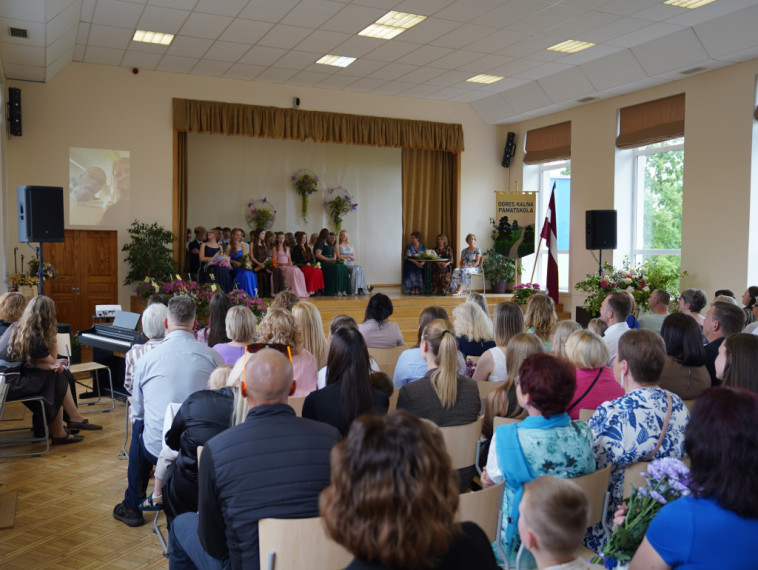 FOTO: Krāsaini taureņi un spilgtas personības - Ogres novadā sācies izlaidumu laiks