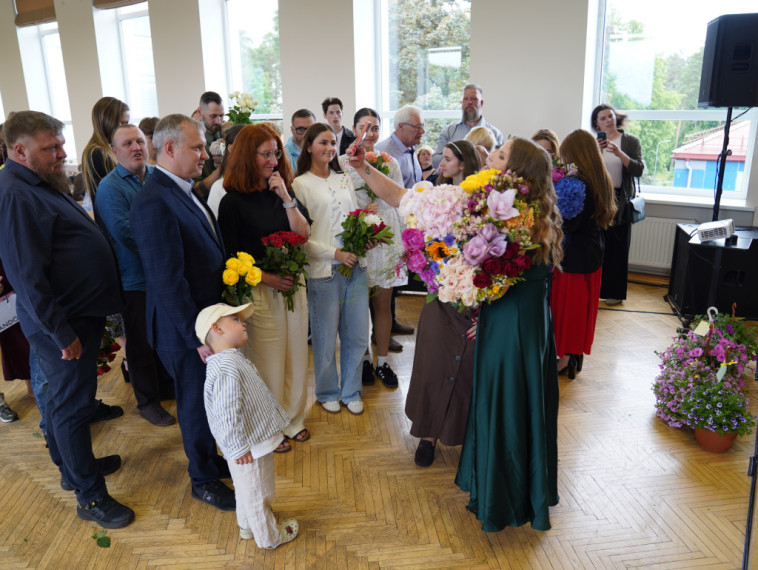 FOTO: Krāsaini taureņi un spilgtas personības - Ogres novadā sācies izlaidumu laiks