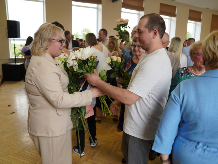 FOTO: Krāsaini taureņi un spilgtas personības - Ogres novadā sācies izlaidumu laiks