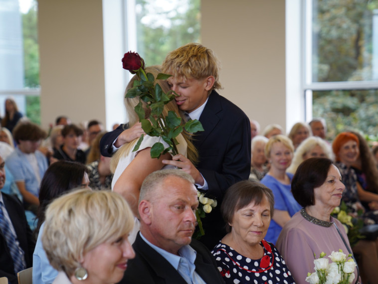 FOTO: Krāsaini taureņi un spilgtas personības - Ogres novadā sācies izlaidumu laiks