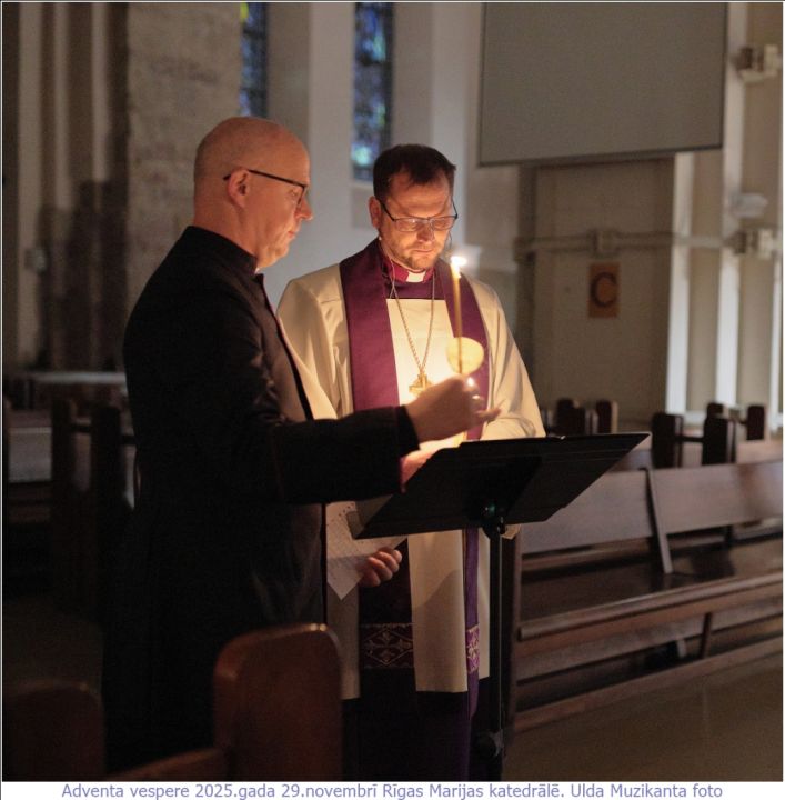 FOTO: Krāšņi aizvadīts gaismas dievkalpojum