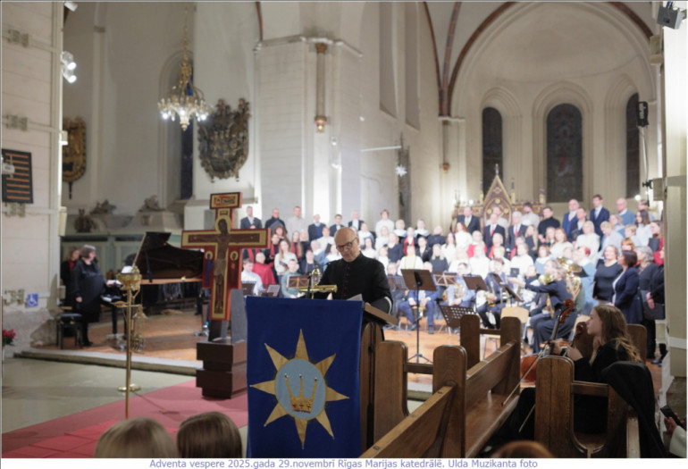 FOTO: Krāšņi aizvadīts gaismas dievkalpojum