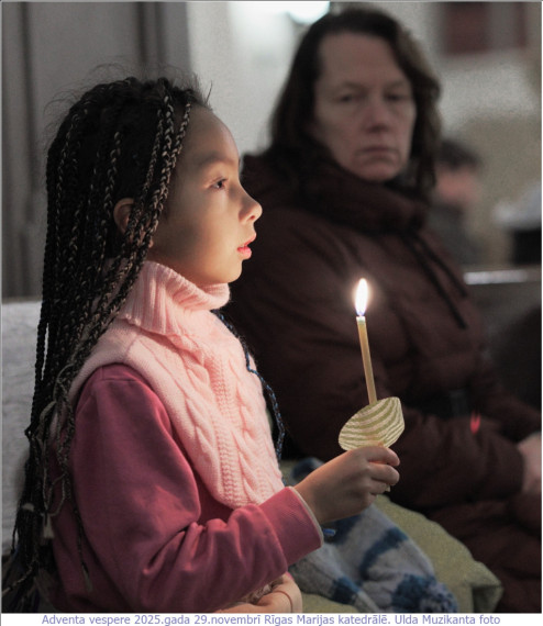 FOTO: Krāšņi aizvadīts gaismas dievkalpojum
