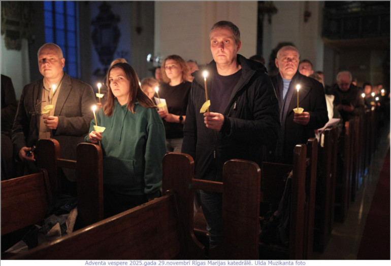 FOTO: Krāšņi aizvadīts gaismas dievkalpojum