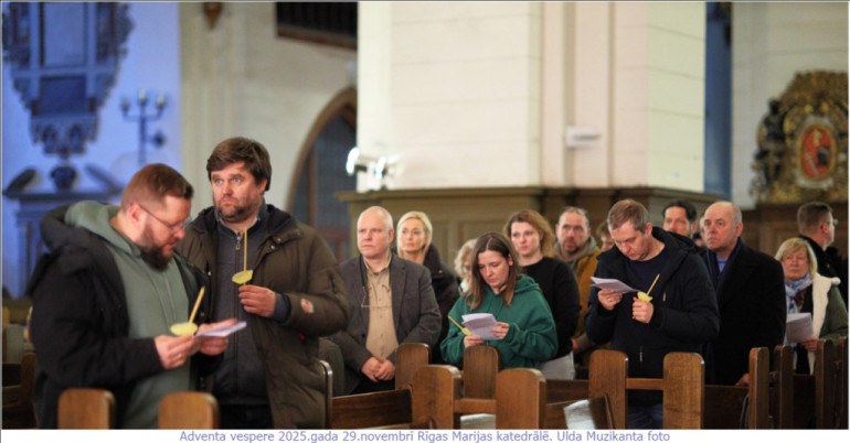 FOTO: Krāšņi aizvadīts gaismas dievkalpojum