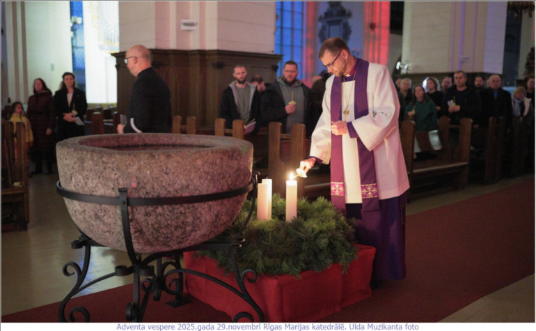 FOTO: Krāšņi aizvadīts gaismas dievkalpojum