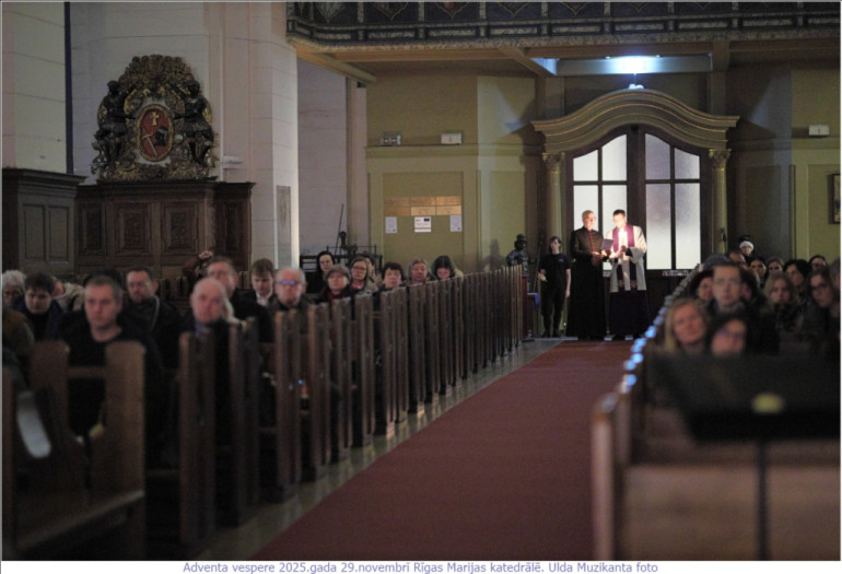 FOTO: Krāšņi aizvadīts gaismas dievkalpojum
