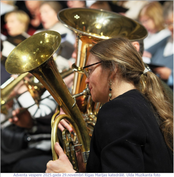 FOTO: Krāšņi aizvadīts gaismas dievkalpojum