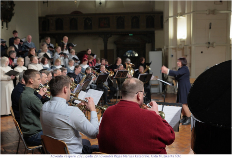 FOTO: Krāšņi aizvadīts gaismas dievkalpojum