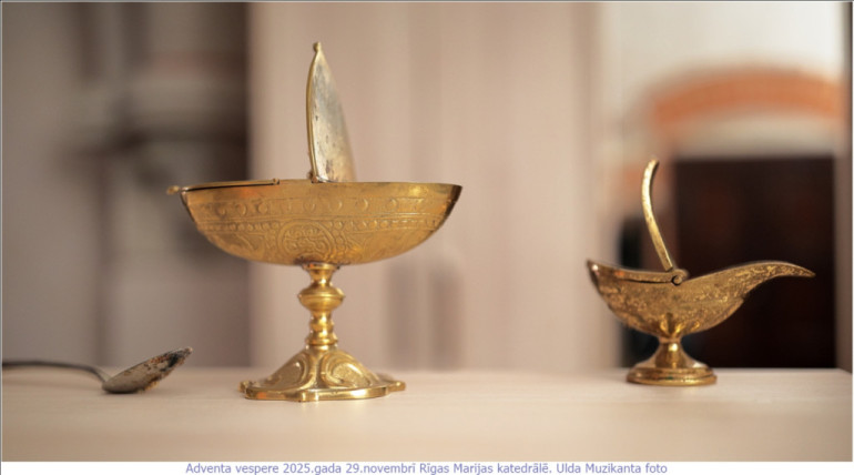 FOTO: Krāšņi aizvadīts gaismas dievkalpojum