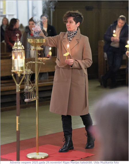 FOTO: Krāšņi aizvadīts gaismas dievkalpojum