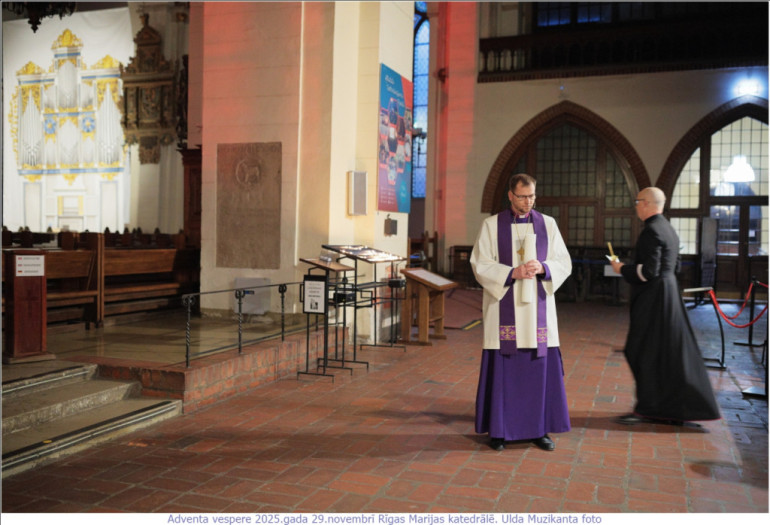 FOTO: Krāšņi aizvadīts gaismas dievkalpojum