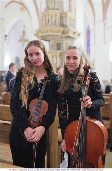 FOTO: Krāšņi aizvadīts gaismas dievkalpojum