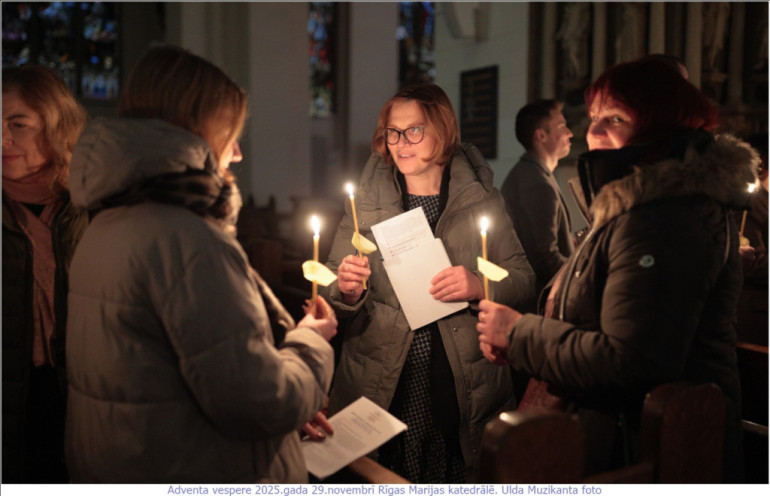 FOTO: Krāšņi aizvadīts gaismas dievkalpojum