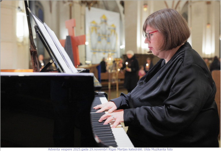 FOTO: Krāšņi aizvadīts gaismas dievkalpojum