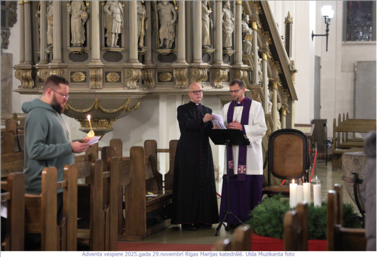 FOTO: Krāšņi aizvadīts gaismas dievkalpojum