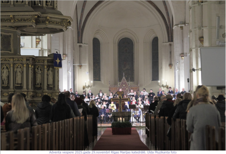 FOTO: Krāšņi aizvadīts gaismas dievkalpojum