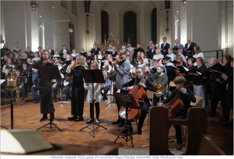 FOTO: Krāšņi aizvadīts gaismas dievkalpojum