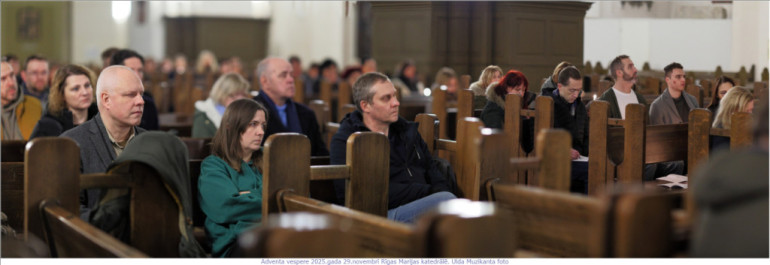 FOTO: Krāšņi aizvadīts gaismas dievkalpojum