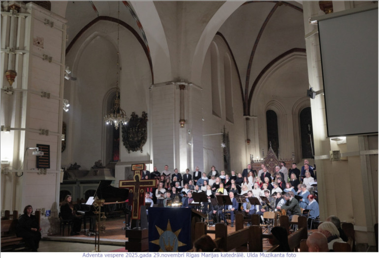 FOTO: Krāšņi aizvadīts gaismas dievkalpojum