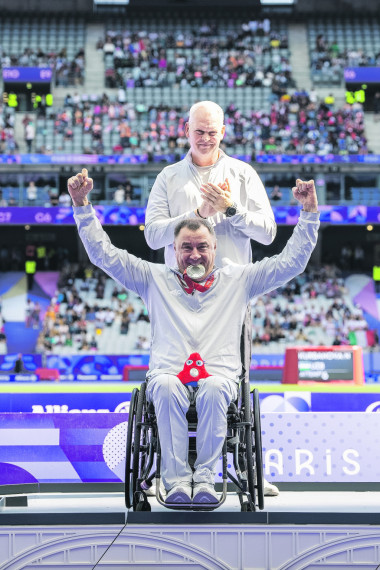 Birzgalietim Apinim sudrabs Paralimpiskajās spēlēs
