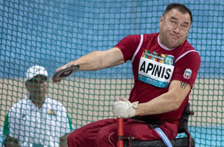 Birzgalietim Apinim sudrabs Paralimpiskajās spēlēs