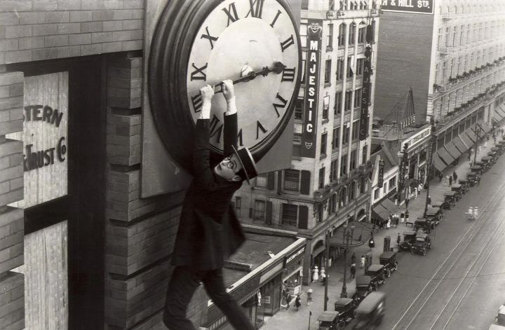 Pikniks "Mūzika Zilajos kalnos" un mēmā filma "Safety Last!"