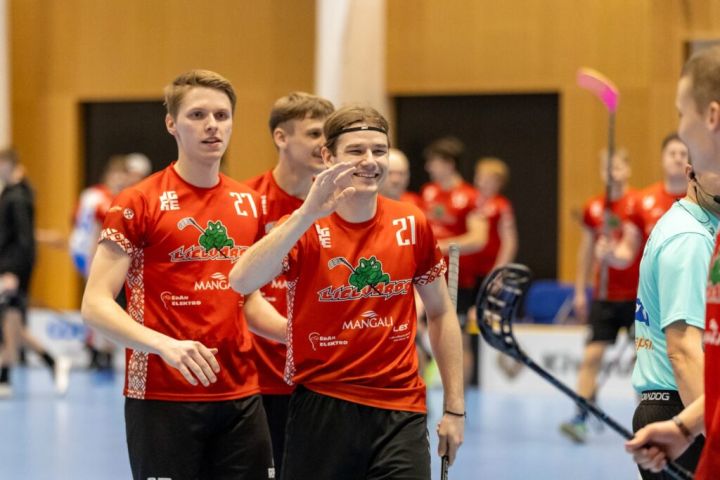 Florbola klubs “Lielvārde/Fat Pipe” rezultatīvā cīņā pieveic jogeviešus un spēlēs finālā