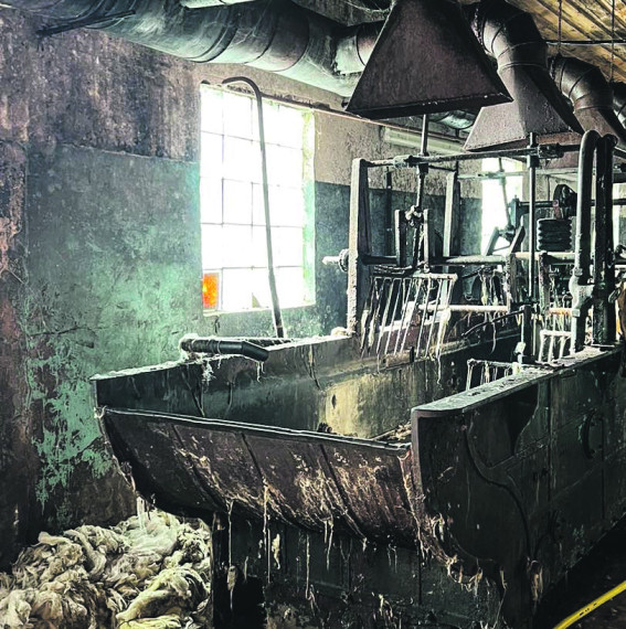 FOTO: Pāces vilnas fabrikas dvēsele