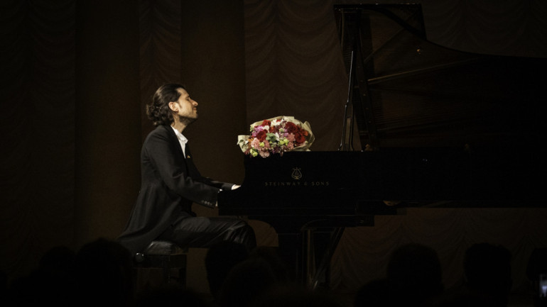Pianists Andrejs Osokins pēc emocionāla brauciena uz Ukrainu un solo koncerta Kijivā aicina turpināt atbalstīt Ukrainu