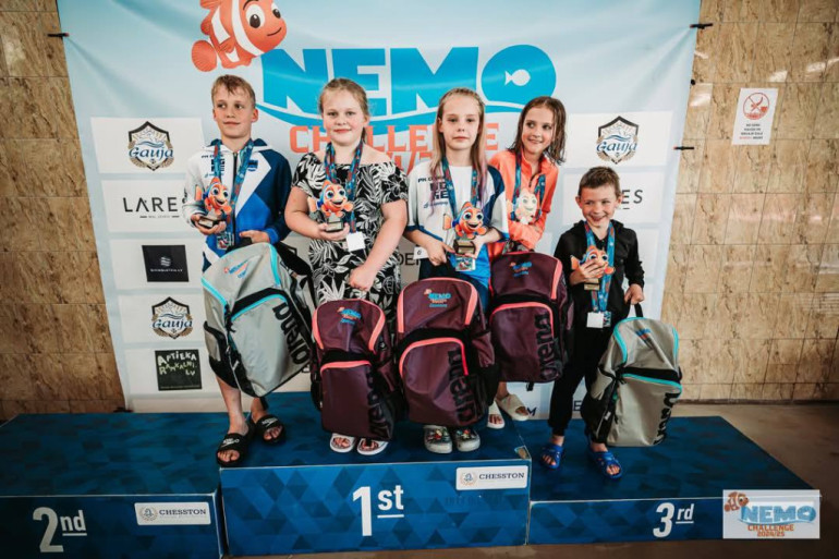 FOTO: Peldēšanas kluba “Ogre” jaunajiem peldētājiem 27 medaļas Inčukalnā