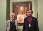 Attēls rakstam: Imants Lancmanis uzglezno arhibīskapa Vanaga portretu